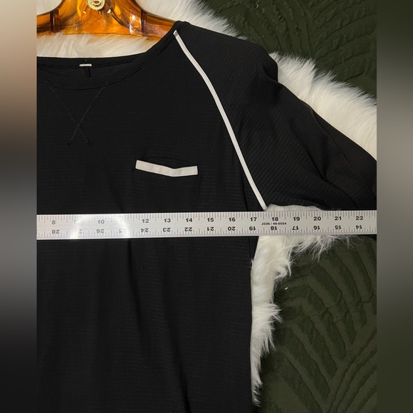 Lululemon Weightless Crew see pictures for size - Picture 5 of 6